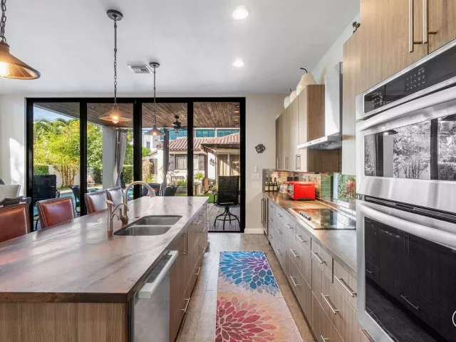 4-bedroom home for rent in Boca Raton - 351 E BOCA RATON Road E - MondialRealty