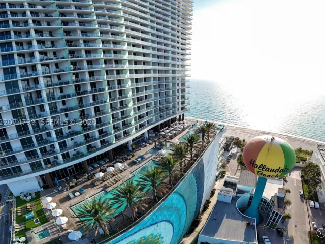 1-bedroom condo for sale in Hollywood - 4111 S Ocean Dr 3412 - MondialRealty
