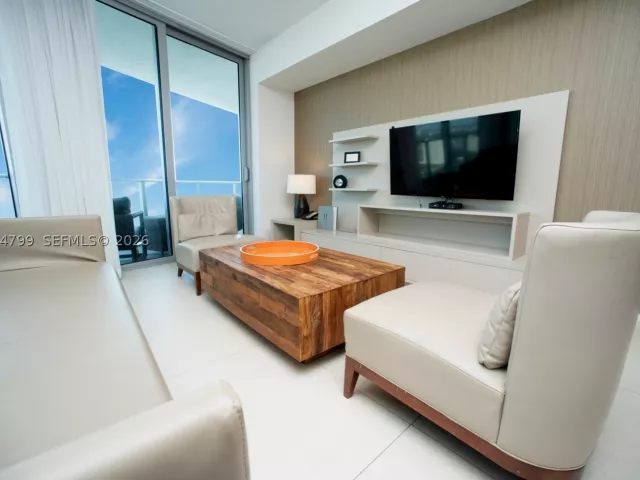1-bedroom condo for sale in Hollywood - 4111 S Ocean Dr 3412 - MondialRealty