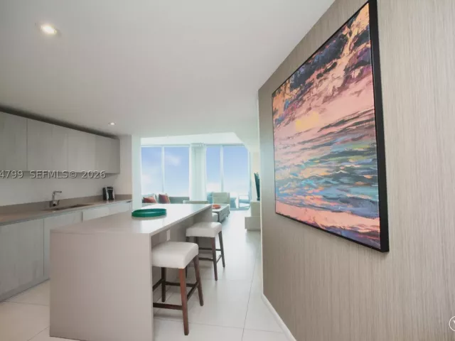 1-bedroom condo for sale in Hollywood - 4111 S Ocean Dr 3412 - MondialRealty