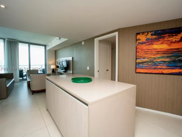 1-bedroom condo for sale in Hollywood - 4111 S Ocean Dr 3412 - MondialRealty