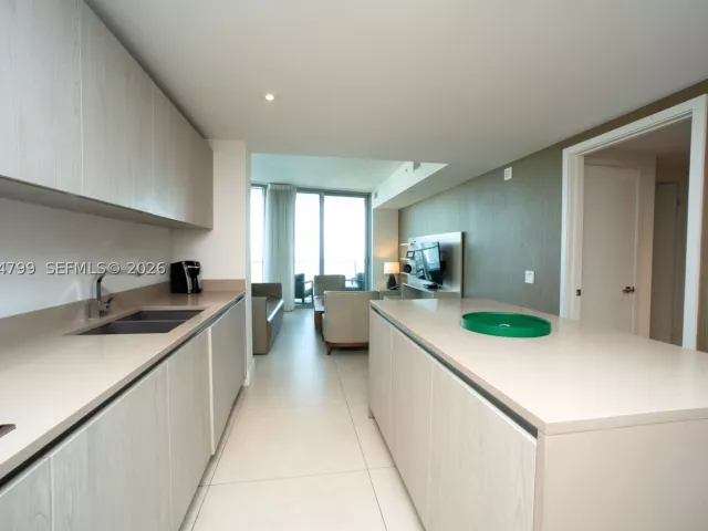 1-bedroom condo for sale in Hollywood - 4111 S Ocean Dr 3412 - MondialRealty