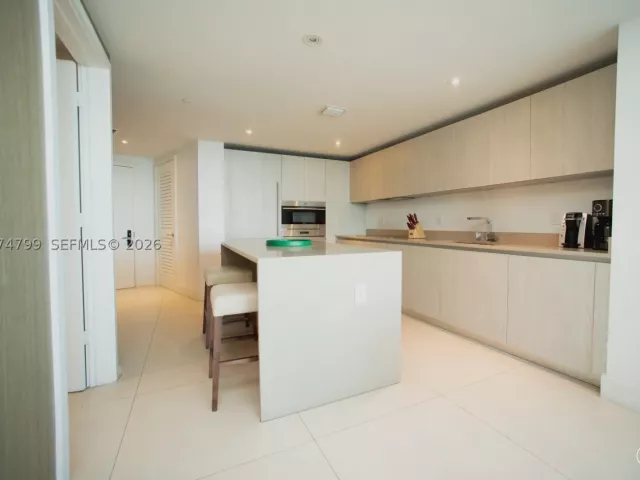 1-bedroom condo for sale in Hollywood - 4111 S Ocean Dr 3412 - MondialRealty