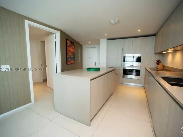 1-bedroom condo for sale in Hollywood - 4111 S Ocean Dr 3412 - MondialRealty
