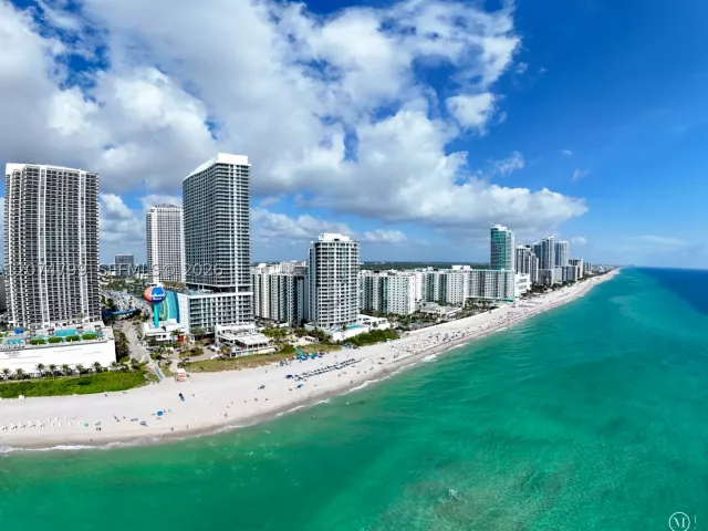 1-bedroom condo for sale in Hollywood - 4111 S Ocean Dr 3412 - MondialRealty