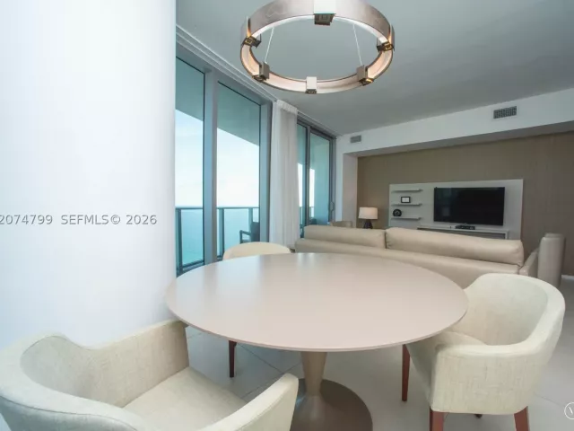 1-bedroom condo for sale in Hollywood - 4111 S Ocean Dr 3412 - MondialRealty