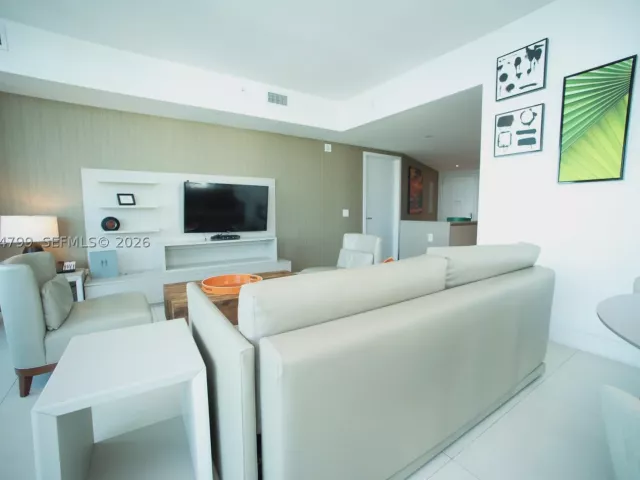 1-bedroom condo for sale in Hollywood - 4111 S Ocean Dr 3412 - MondialRealty