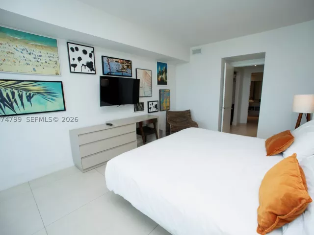 1-bedroom condo for sale in Hollywood - 4111 S Ocean Dr 3412 - MondialRealty