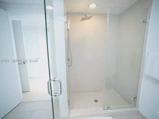 1-bedroom condo for sale in Hollywood - 4111 S Ocean Dr 3412 - MondialRealty