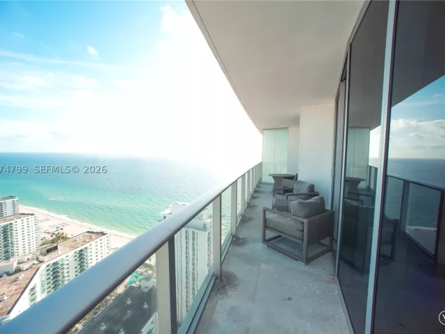 1-bedroom condo for sale in Hollywood - 4111 S Ocean Dr 3412 - MondialRealty