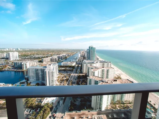 1-bedroom condo for sale in Hollywood - 4111 S Ocean Dr 3412 - MondialRealty