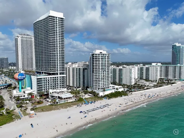 1-bedroom condo for sale in Hollywood - 4111 S Ocean Dr 3412 - MondialRealty