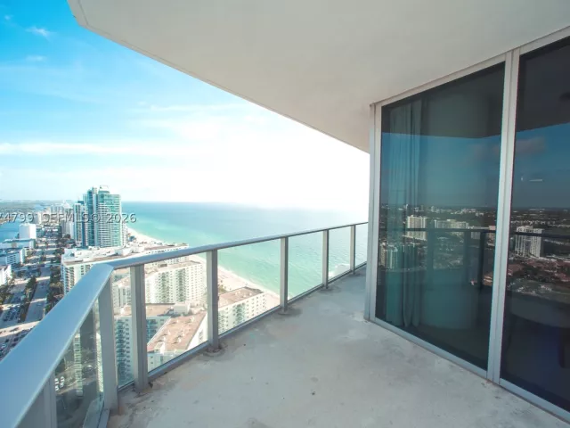1-bedroom condo for sale in Hollywood - 4111 S Ocean Dr 3412 - MondialRealty