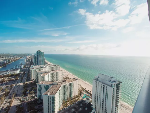 1-bedroom condo for sale in Hollywood - 4111 S Ocean Dr 3412 - MondialRealty