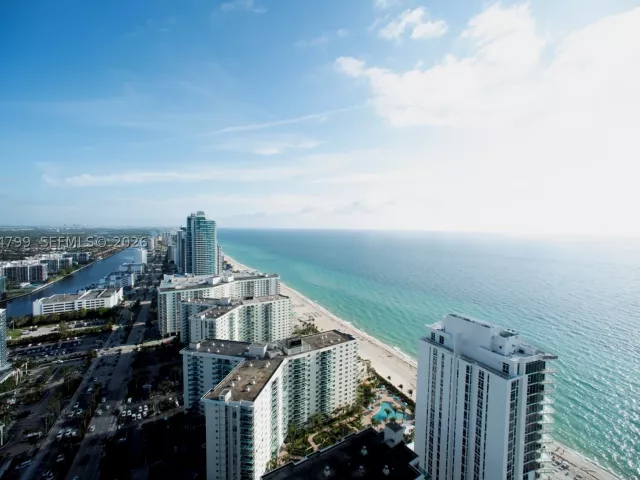 1-bedroom condo for sale in Hollywood - 4111 S Ocean Dr 3412 - MondialRealty