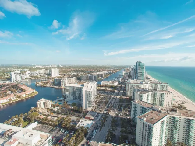 1-bedroom condo for sale in Hollywood - 4111 S Ocean Dr 3412 - MondialRealty