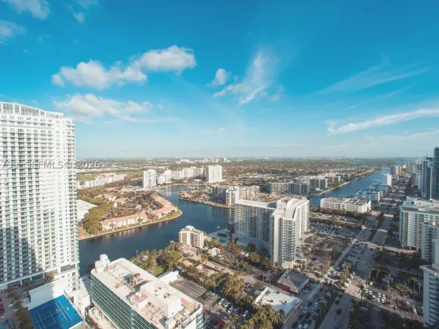 1-bedroom condo for sale in Hollywood - 4111 S Ocean Dr 3412 - MondialRealty