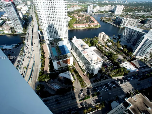 1-bedroom condo for sale in Hollywood - 4111 S Ocean Dr 3412 - MondialRealty