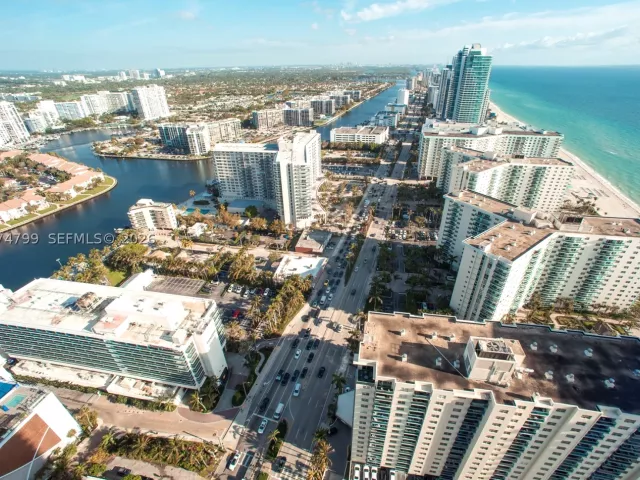 1-bedroom condo for sale in Hollywood - 4111 S Ocean Dr 3412 - MondialRealty