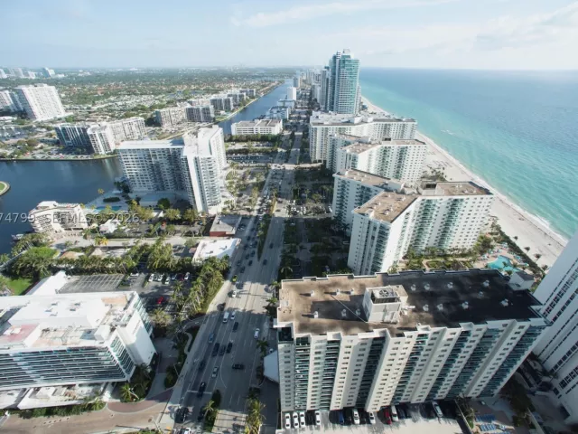 1-bedroom condo for sale in Hollywood - 4111 S Ocean Dr 3412 - MondialRealty