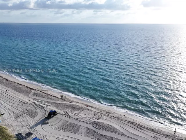 1-bedroom condo for sale in Hollywood - 4111 S Ocean Dr 3412 - MondialRealty