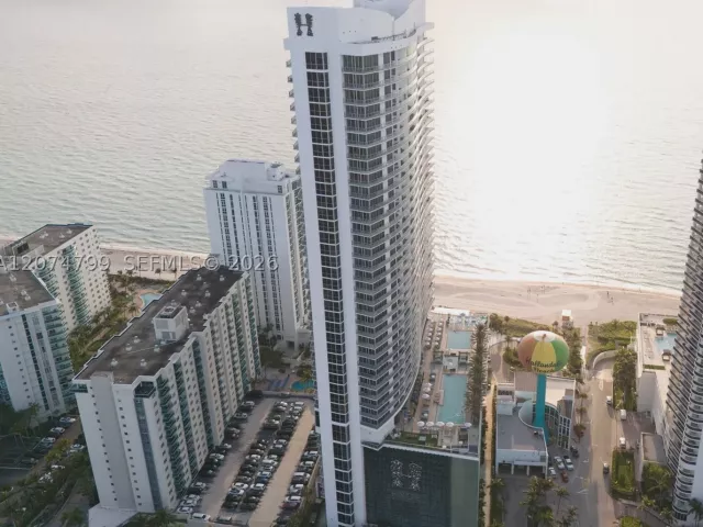 1-bedroom condo for sale in Hollywood - 4111 S Ocean Dr 3412 - MondialRealty