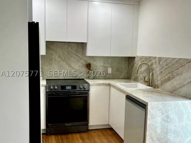 3-bedroom home for rent in Coral Gables - 22 Marabella Ave - MondialRealty