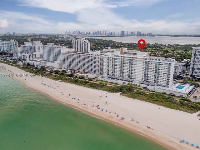 1-bedroom condo for sale in Miami Beach - 5601 Collins Ave 412A - MondialRealty