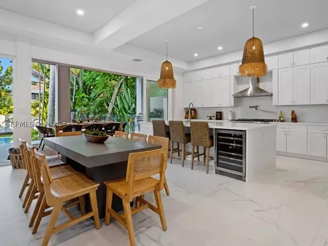 4-bedroom home for sale in Fort Lauderdale - 607 SE 6th St - MondialRealty
