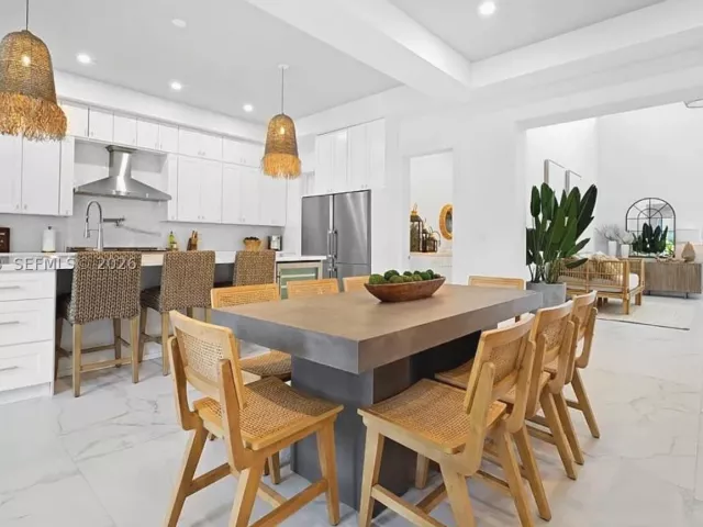 4-bedroom home for sale in Fort Lauderdale - 607 SE 6th St - MondialRealty