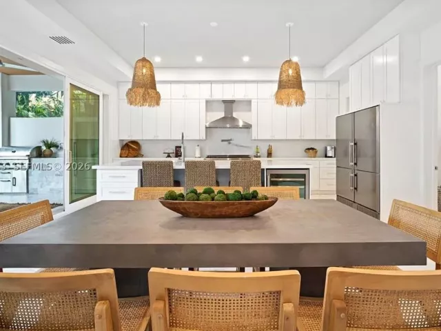 4-bedroom home for sale in Fort Lauderdale - 607 SE 6th St - MondialRealty