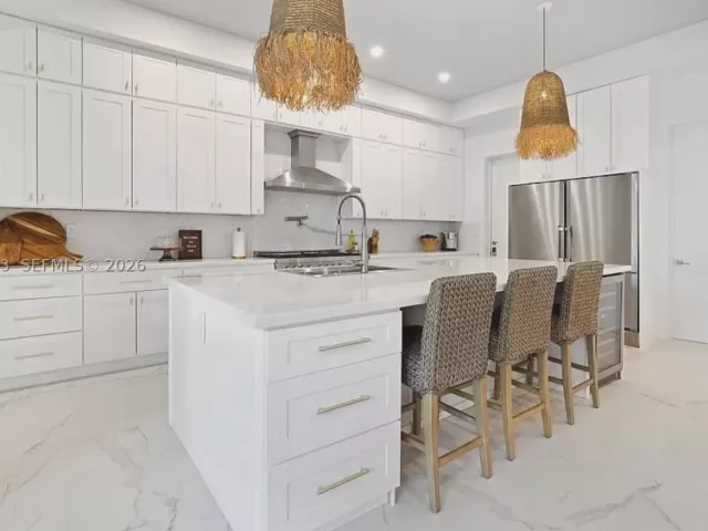 4-bedroom home for sale in Fort Lauderdale - 607 SE 6th St - MondialRealty