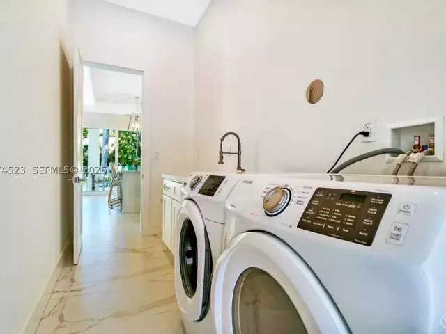 4-bedroom home for sale in Fort Lauderdale - 607 SE 6th St - MondialRealty