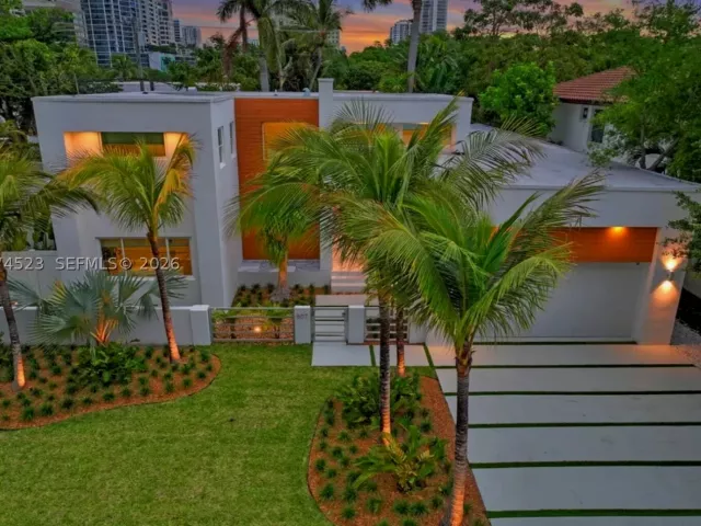 4-bedroom home for sale in Fort Lauderdale - 607 SE 6th St - MondialRealty