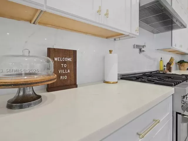 4-bedroom home for sale in Fort Lauderdale - 607 SE 6th St - MondialRealty