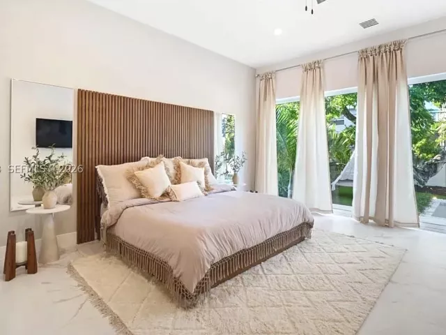 4-bedroom home for sale in Fort Lauderdale - 607 SE 6th St - MondialRealty