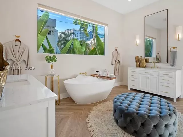 4-bedroom home for sale in Fort Lauderdale - 607 SE 6th St - MondialRealty
