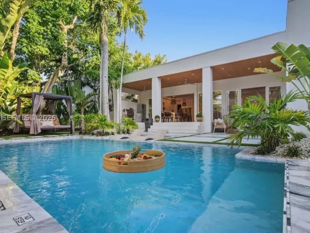 4-bedroom home for sale in Fort Lauderdale - 607 SE 6th St - MondialRealty