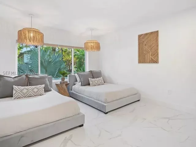 4-bedroom home for sale in Fort Lauderdale - 607 SE 6th St - MondialRealty