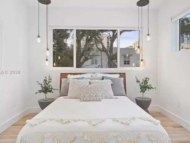 4-bedroom home for sale in Fort Lauderdale - 607 SE 6th St - MondialRealty