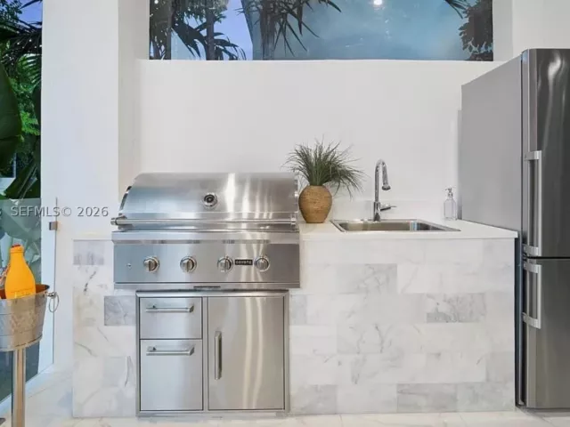 4-bedroom home for sale in Fort Lauderdale - 607 SE 6th St - MondialRealty