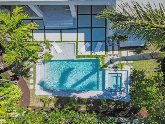 4-bedroom home for sale in Fort Lauderdale - 607 SE 6th St - MondialRealty