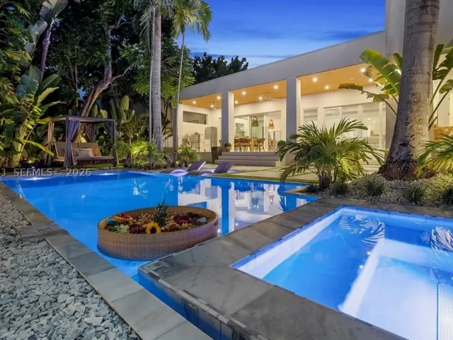 4-bedroom home for sale in Fort Lauderdale - 607 SE 6th St - MondialRealty