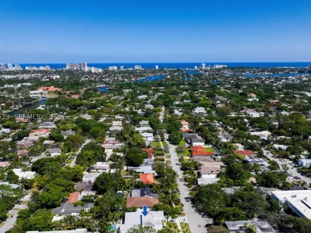4-bedroom home for sale in Fort Lauderdale - 607 SE 6th St - MondialRealty