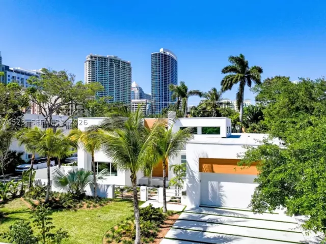 4-bedroom home for sale in Fort Lauderdale - 607 SE 6th St - MondialRealty