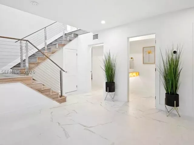 4-bedroom home for sale in Fort Lauderdale - 607 SE 6th St - MondialRealty