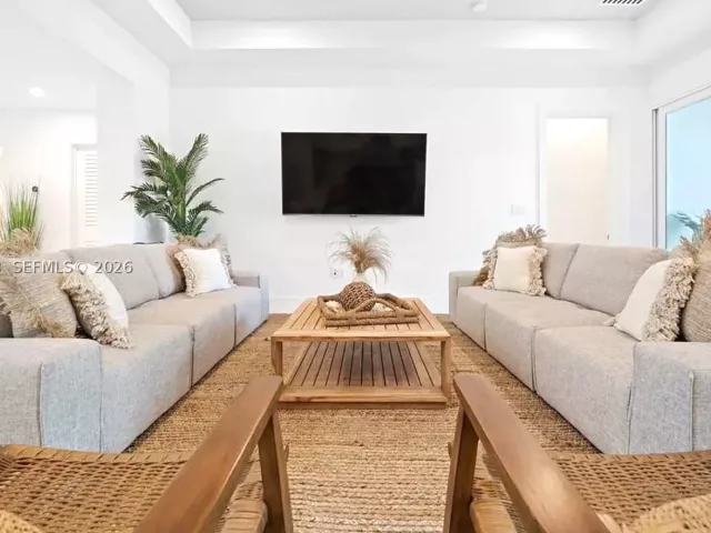 4-bedroom home for sale in Fort Lauderdale - 607 SE 6th St - MondialRealty