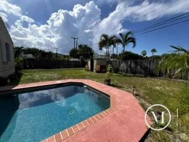 3-bedroom home for rent in West Palm Beach - 1007 AVON Road - MondialRealty