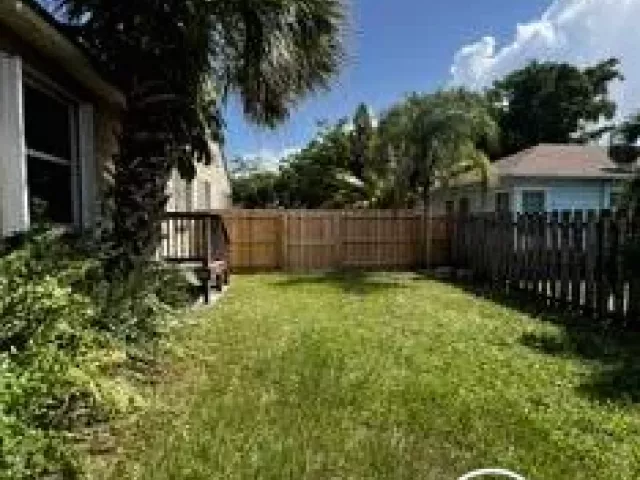 3-bedroom home for rent in West Palm Beach - 1007 AVON Road - MondialRealty