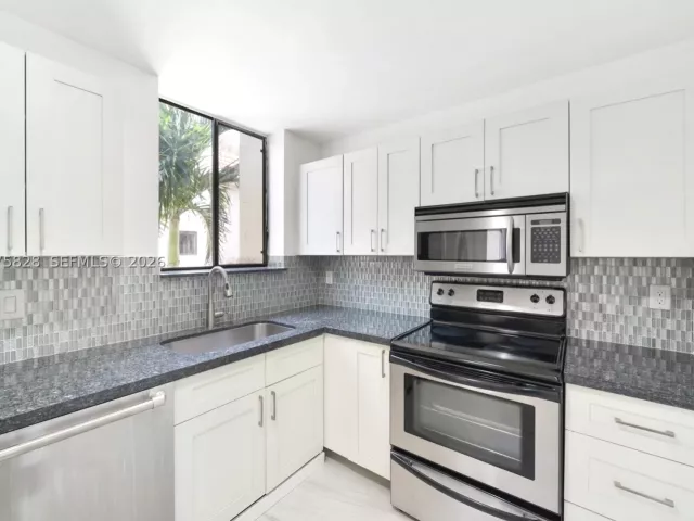 3-bedroom home for sale in Fort Lauderdale - 1401 NE 9th St 26 - MondialRealty